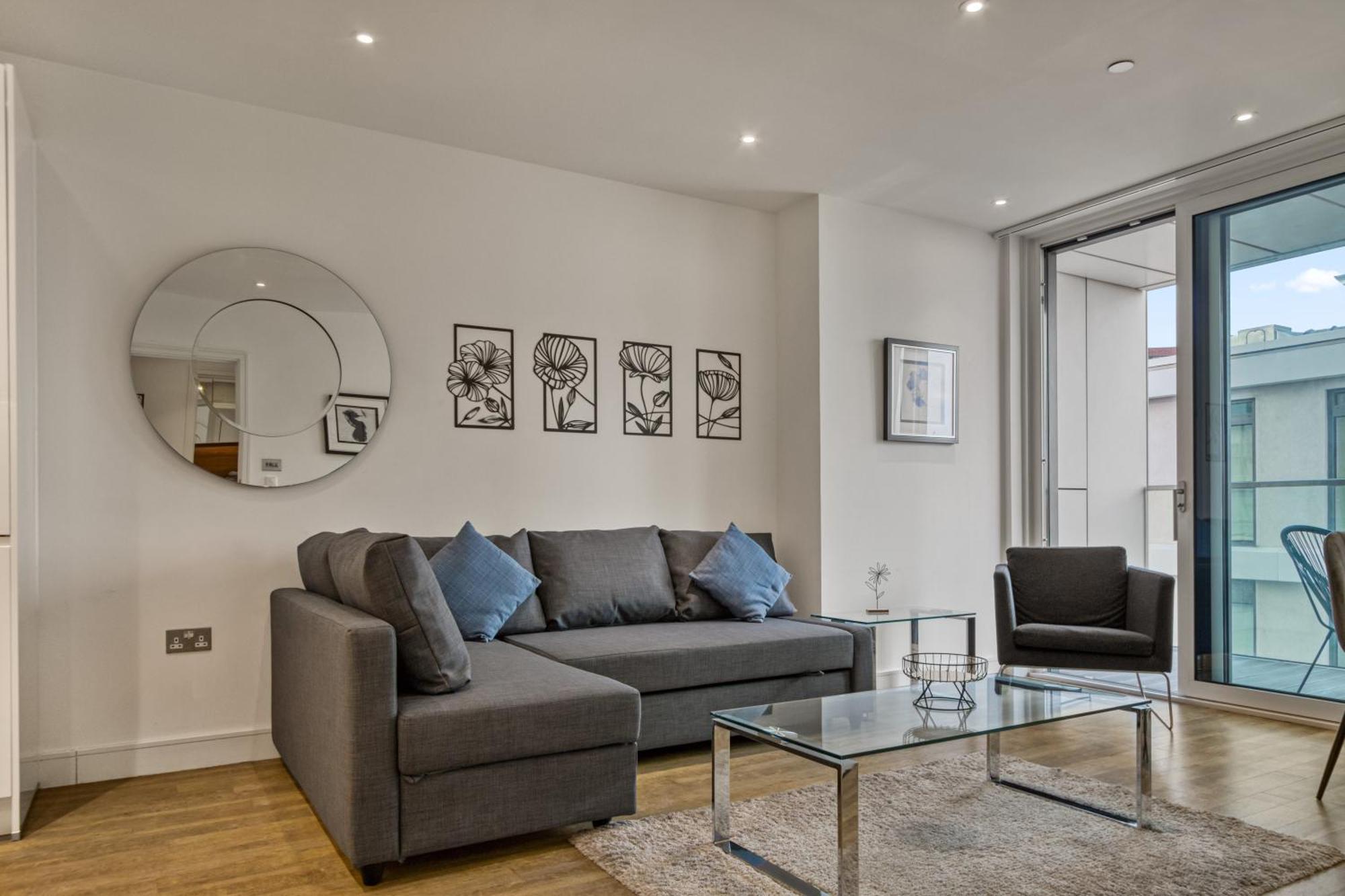 Stylish And Spacious- One Bed In Nine Elms Лондон Екстериор снимка