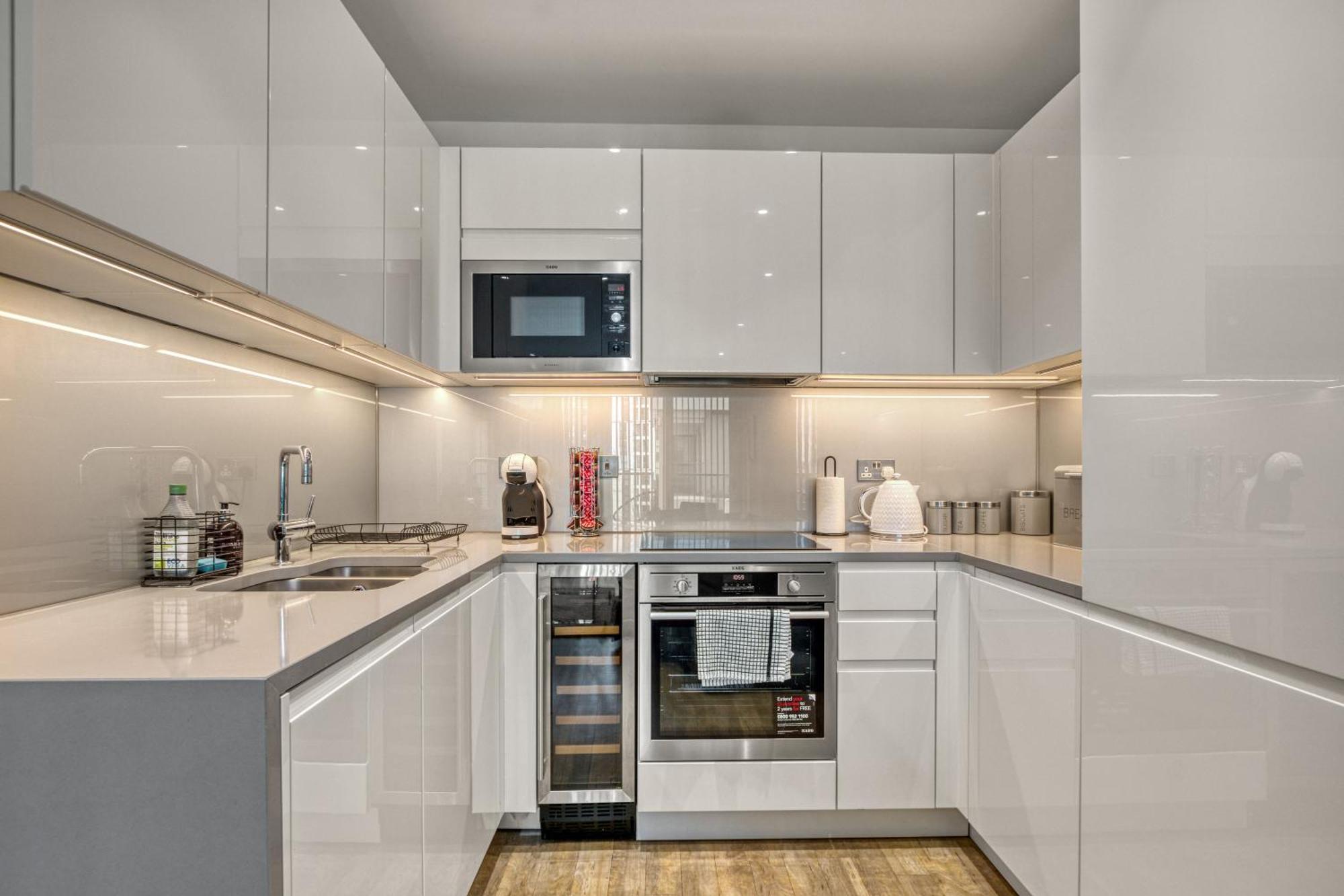 Stylish And Spacious- One Bed In Nine Elms Лондон Екстериор снимка